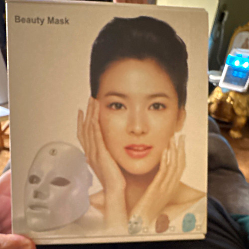 White led light therapy mask - light,